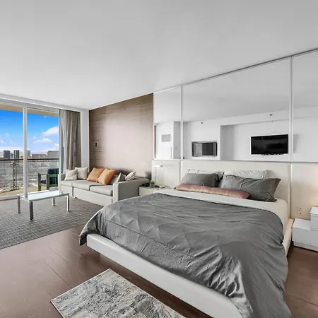 52Nd Floor Modern Luxury Studio Strip View Apartment